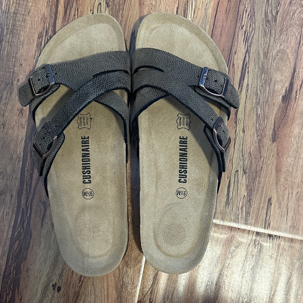 Cushionaire Women's Black Sandals